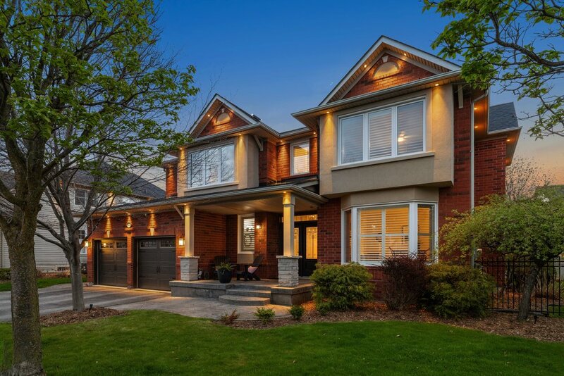 STUNNINGLY LARGE FAMILY HOME IN BURLINGTON!